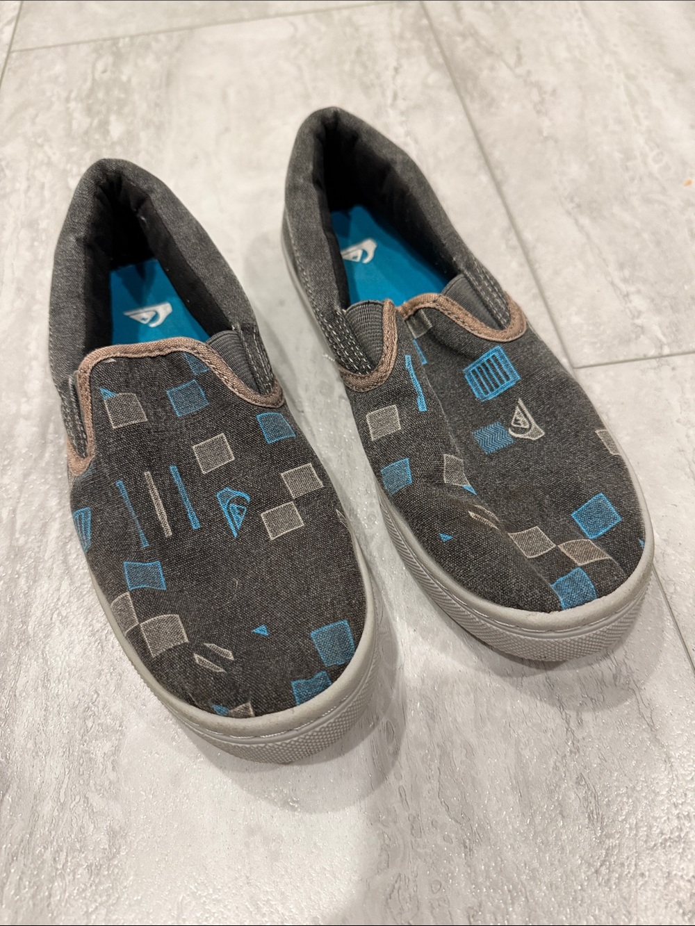Quiksilver Kids Slip-On Grey Canvas Sneakers with Blue Accents. Boys size 5.